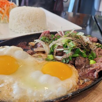 Pho Anam - Shaken beef with rice vs baguette as shown on the menu. The beef is tender but bland. There is also no pate (liver paste). - Vietnamese Near Me - Corona, California