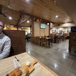Cagle Steaks - Indoor dining