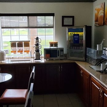 Comfort Inn Humboldt Bay - Breakfast Area - Hotels Near Me - Eureka, California Comfort Inn Humboldt Bay - Breakfast Area - Hotels Near Me - Eureka, California
