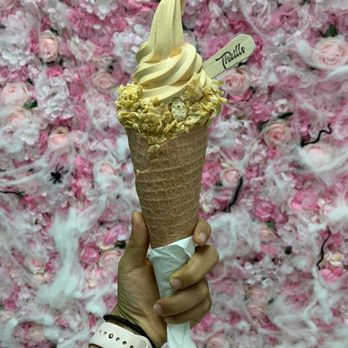 Thrills Soft Serve - Thai tea with frosted flakes - Ice Cream & Frozen Yogurt Near Me - Honolulu, Hawaii