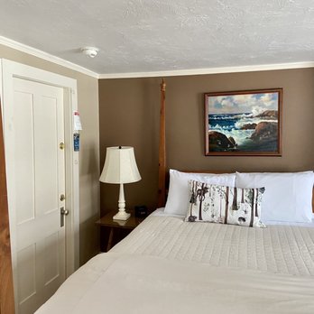 Lake House at Ferry Point - Lake Winnisquam Room - Bed & Breakfast Near Me - Sanbornton, New Hampshire
