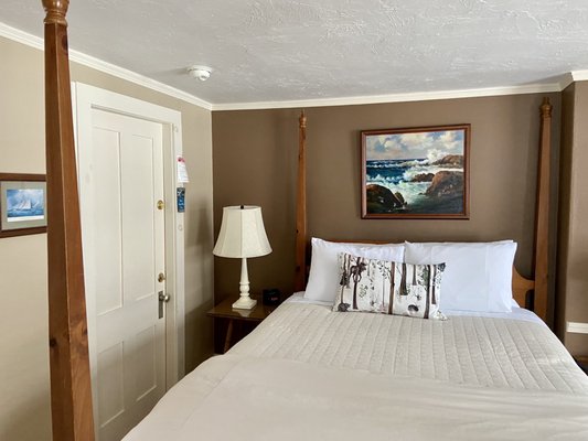 The Lake House at Ferry Point Inn by null