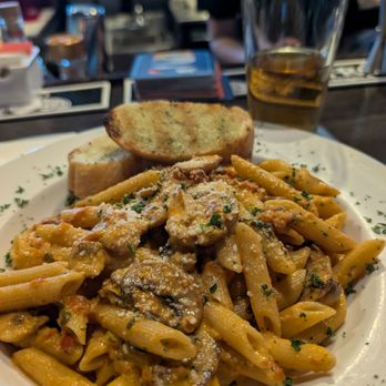 Dufy's Grill - Alla vodka pasta, minus ham add mushrooms - Tacos Near Me - Medford, Oregon