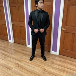 Boss Tuxedo & Bridal Wedding and Prom Headquarters