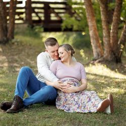 Alicea Rose Photography - maternity portraits at the park