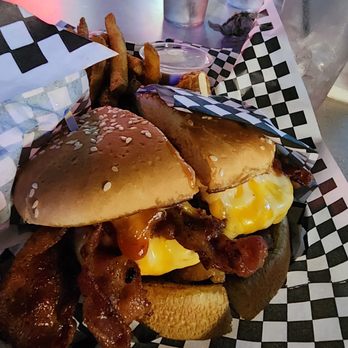 Round Corner Tavern - Western burger - Dive Bars Near Me - Sacramento, California Round Corner Tavern - Western burger - Dive Bars Near Me - Sacramento, California