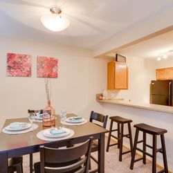 Ashton Apartments - Avenue5 Residential