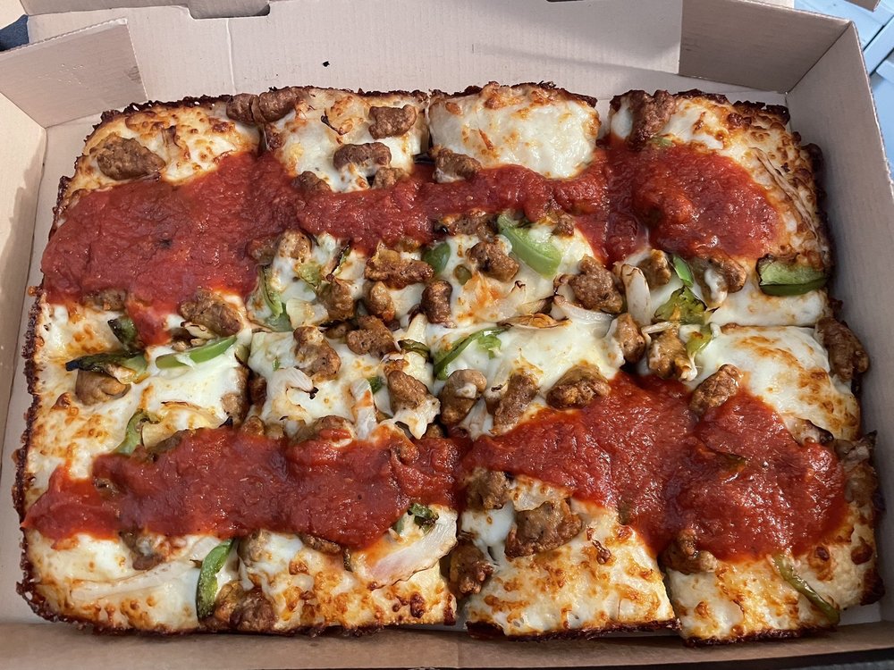PIZZA HUT Updated September 2024 11 Reviews 276 W Henderson