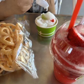 Cunchy's Fruit - Strawberry Raspando and lime ice cream with gummy bears - Juice Bars & Smoothies Near Me - Santa Clarita, California