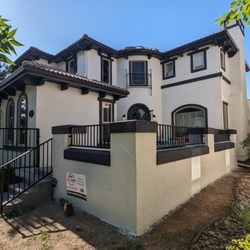 Accent Painting - Beautiful updated exterior in Denver! Paint colors in BM Milkshake and Abyss
