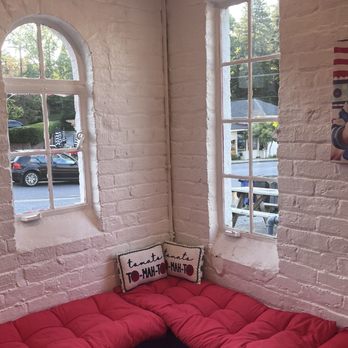 Pure Eats - Cozy little inside with lots of seating and sunshine - American Near Me - Lexington, Virginia
