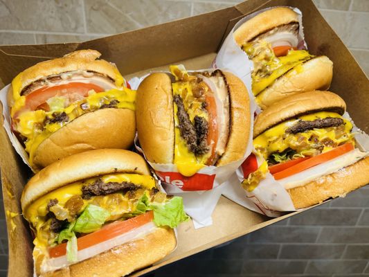 In-N-Out Burger by null