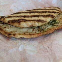 Chicken pesto flatbread