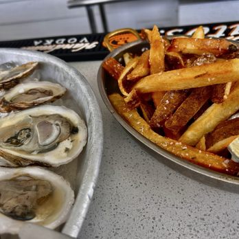 Beach Glass Lounge - Best fries on earth! - Seafood Near Me - Lakeside Marblehead, Ohio