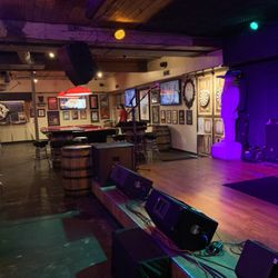 A Bar Named Sue On State - Stage and pool!