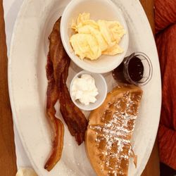 Eggcellence Brunchery - Waffle and eggs