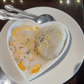 Nit Noi Thai Kitchen - MANGO SWEET STICKY RICE - Thai Near Me - Orlando, Florida