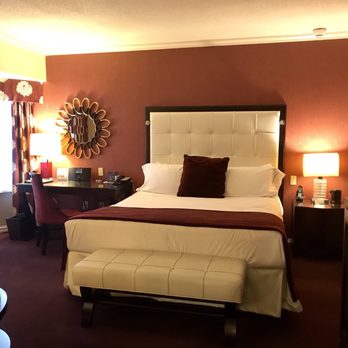 Intercontinental Montréal - King standard with sofa bed - Hotels Near Me - Montreal, Quebec Intercontinental Montréal - King standard with sofa bed - Hotels Near Me - Montreal, Quebec
