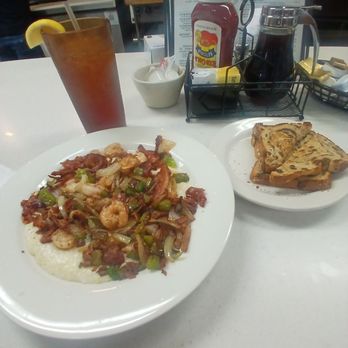 Quinn’s - Shrimp and grits, raisin bread, and sweet tea - Breakfast & Brunch Near Me - Savannah, Georgia Quinn’s - Shrimp and grits, raisin bread, and sweet tea - Breakfast & Brunch Near Me - Savannah, Georgia