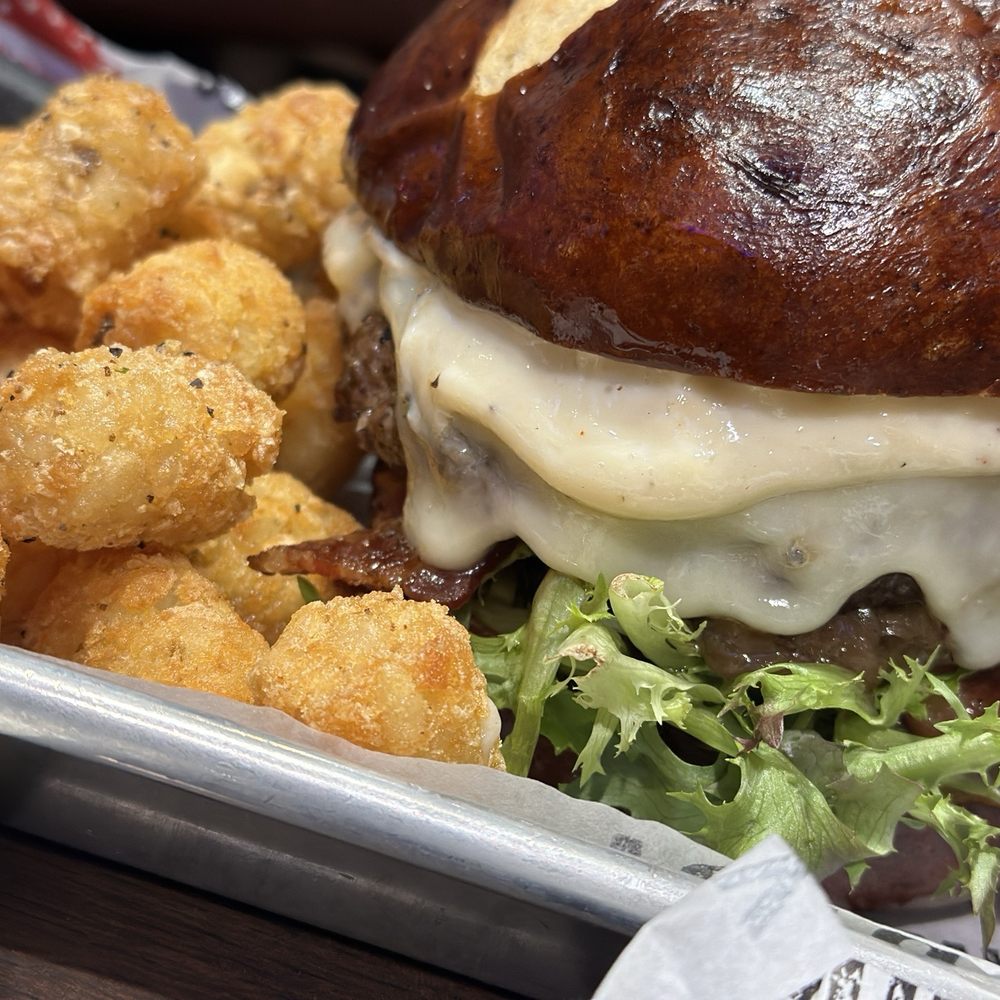 Cold Beers & Cheeseburgers - Side Of Tots - American Near Me - Phoenix, Arizona Cold Beers & Cheeseburgers - Side Of Tots - American Near Me - Phoenix, Arizona