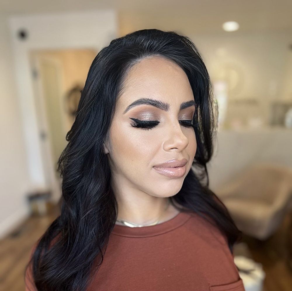 Oooh Lala Makeup Logo