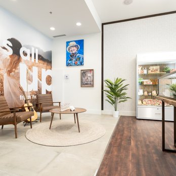Spiritleaf - Whyte Ave - Spiritleaf - Whyte Ave - Interior - Cannabis Dispensaries Near Me - Edmonton, Alberta Spiritleaf - Whyte Ave - Spiritleaf - Whyte Ave - Interior - Cannabis Dispensaries Near Me - Edmonton, Alberta