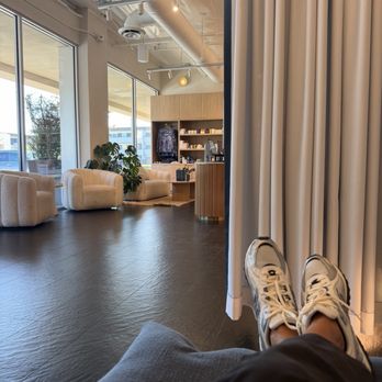 Pause Newport Beach - Cozy Corner Seat for my IV Drip - IV Hydration Near Me - Newport Beach, California