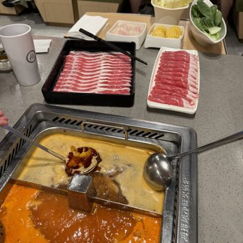 Haidilao Hotpot Flushing - Hot Pot Near Me - Flushing, New York