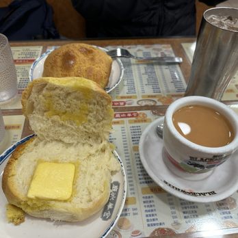 金華冰廳 - A small piece of butter in a gigantic pineapple bun - Hong Kong Style Cafe Near Me - Kowloon, HK 金華冰廳 - A small piece of butter in a gigantic pineapple bun - Hong Kong Style Cafe Near Me - Kowloon, HK