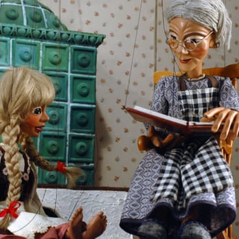 Das Puppenschiff - Gerda lauscht ihrer Großmutter - aus "Die Schneekönigin" - Performing Arts Near Me - Mainaschaff, BY Das Puppenschiff - Gerda lauscht ihrer Großmutter - aus "Die Schneekönigin" - Performing Arts Near Me - Mainaschaff, BY