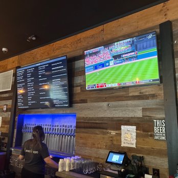 Mt. Carmel Brewing Company - Great bar area - Breweries Near Me - Cincinnati, Ohio Mt. Carmel Brewing Company - Great bar area - Breweries Near Me - Cincinnati, Ohio