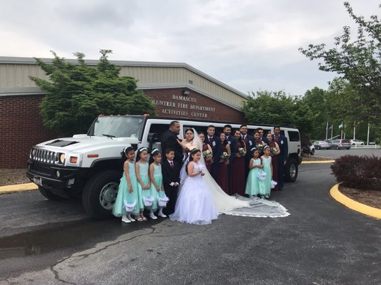 Wedding Transportation - What's Included?
Four  hours of Limousine Service (additional hours available) Wedding Packages. Limousine service to and from: Bridal Shower, Bachelor and Bachelorette Party, Wedding Rehearsal, Wedding Ceremony, Reception, Bride and Groom to Hotel or Airport, Guests to and from Airport. We will customize a Wedding Limousine package to fit your needs.