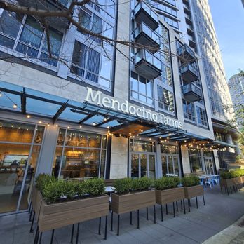 Mendocino Farms - Outdoor seating - Salad Near Me - Seattle, Washington