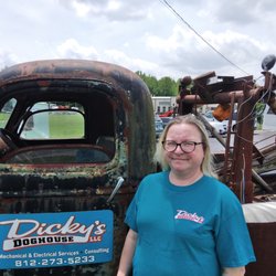 Dicky's Doghouse