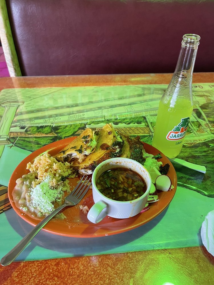 Food from Tacos Mariana's