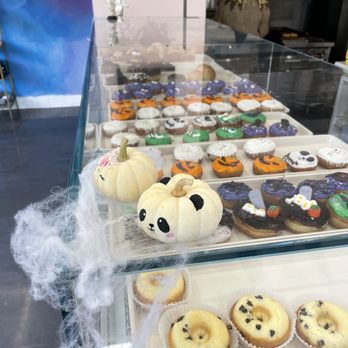 Sugarbox Donuts - Adorable Halloween donuts and decorations - Donuts Near Me - West Hills, California Sugarbox Donuts - Adorable Halloween donuts and decorations - Donuts Near Me - West Hills, California