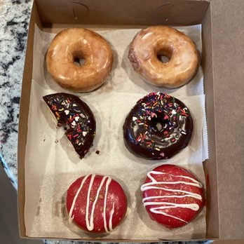 Monuts - Glaze, chocolate and raspberry donuts - Donuts Near Me - Durham, North Carolina Monuts - Glaze, chocolate and raspberry donuts - Donuts Near Me - Durham, North Carolina