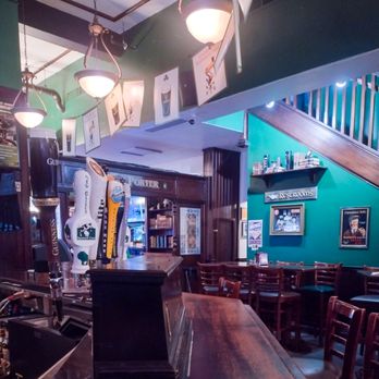 Mo's Irish Pub - New American Near Me - Milwaukee, Wisconsin