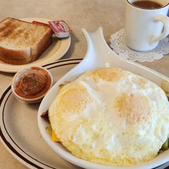 Mac's Restaurant - Mac's Skillet with 3 eggs over medium. - Diners Near Me - Park Ridge, Illinois Mac's Restaurant - Mac's Skillet with 3 eggs over medium. - Diners Near Me - Park Ridge, Illinois