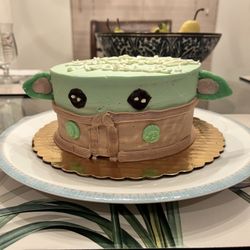 Le Chantilly - Baby Yoda birthday cake