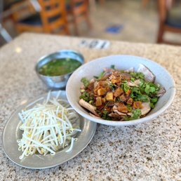 Mì Xá Xíu / BBQ Pork with Yellow Noodle