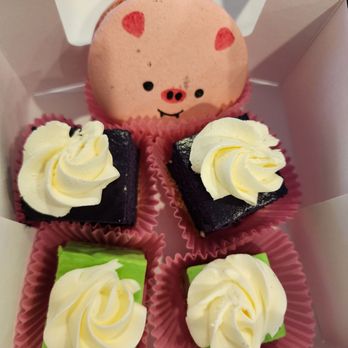 Sweet Piglet Bakery Cafe - Strawberry macaron, mini ube cheesecake and pandan cheesecake - Bakeries Near Me - Randolph, Massachusetts Sweet Piglet Bakery Cafe - Strawberry macaron, mini ube cheesecake and pandan cheesecake - Bakeries Near Me - Randolph, Massachusetts