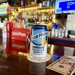 Wouters Front II - Blue Moon N/A beer at the Bar