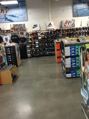 shoe warehouse long beach
