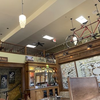Linn's Restaurant - Clean fresh decor - American Near Me - Cambria, California