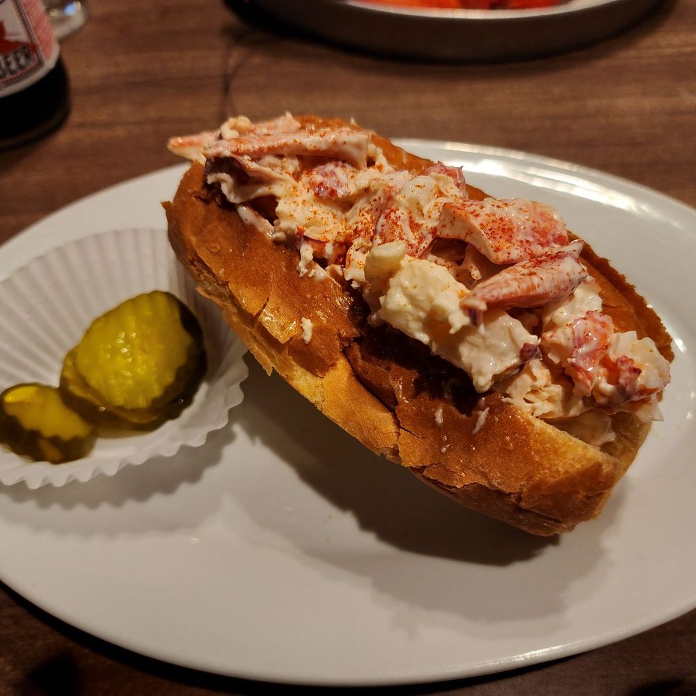 Nunan's Lobster Hut - Lobster roll - Seafood Near Me - Kennebunkport, Maine Nunan's Lobster Hut - Lobster roll - Seafood Near Me - Kennebunkport, Maine