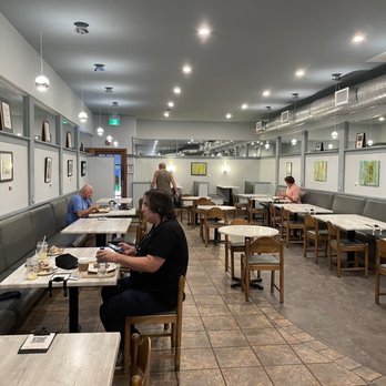 Golden Rooster Delicatessen - Indoor dining - Delis Near Me - Kingston, Ontario