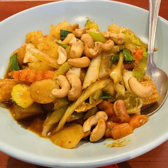 Mai Thai Restaurant - Cashew nut vegetable dinner - Thai Near Me - Orange, Connecticut