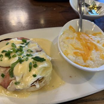 Another Broken Egg Cafe - Eggs Benedict - Breakfast & Brunch Near Me - Pembroke Pines, Florida