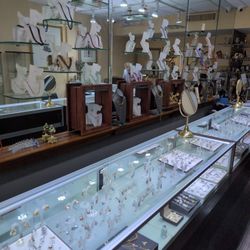 Very big variety, and beautiful pieces. Highly recommended place.